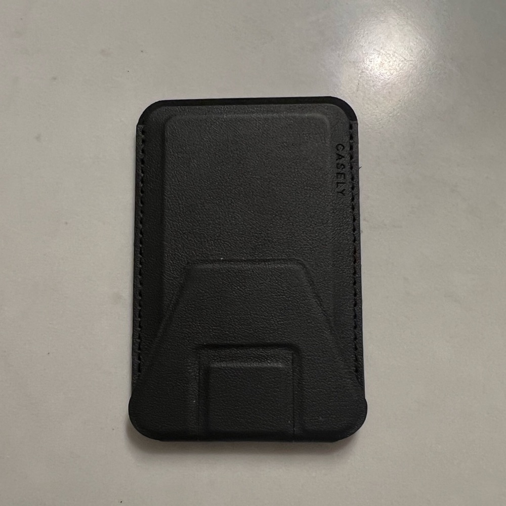 NWT Casely Magwallet+